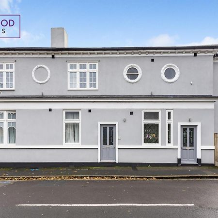 1 Bed 1 Bath Town Center Apartments For Corporates & Contractors, Wifi, Netflix And Parking On Selected Units By Redwood Stays Алдършот Екстериор снимка