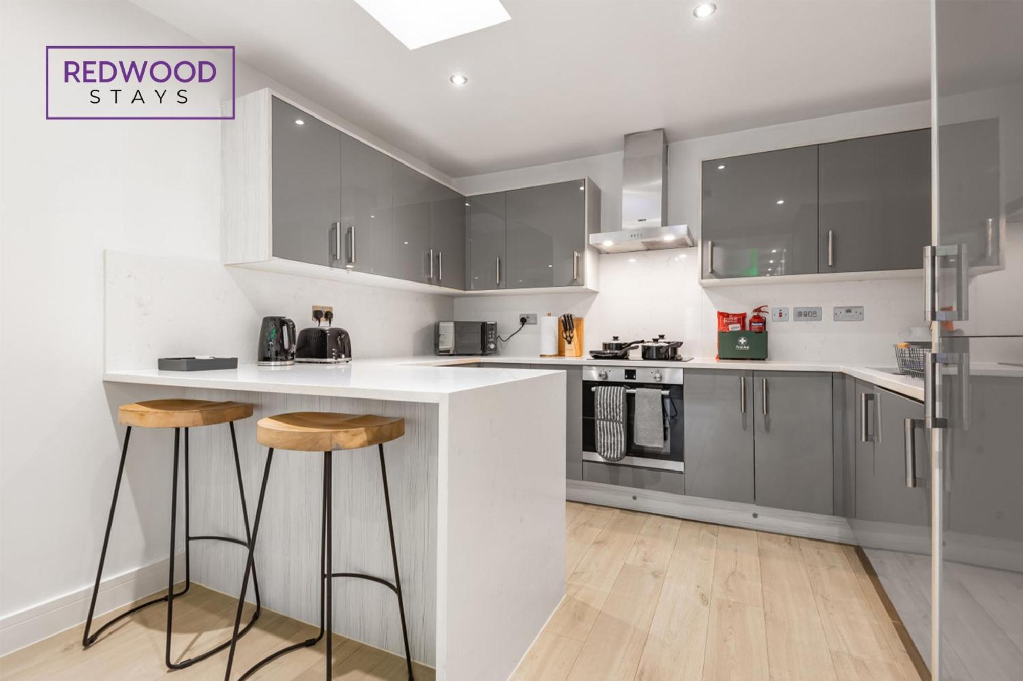 1 Bed 1 Bath Town Center Apartments For Corporates & Contractors, Wifi, Netflix And Parking On Selected Units By Redwood Stays Алдършот Екстериор снимка