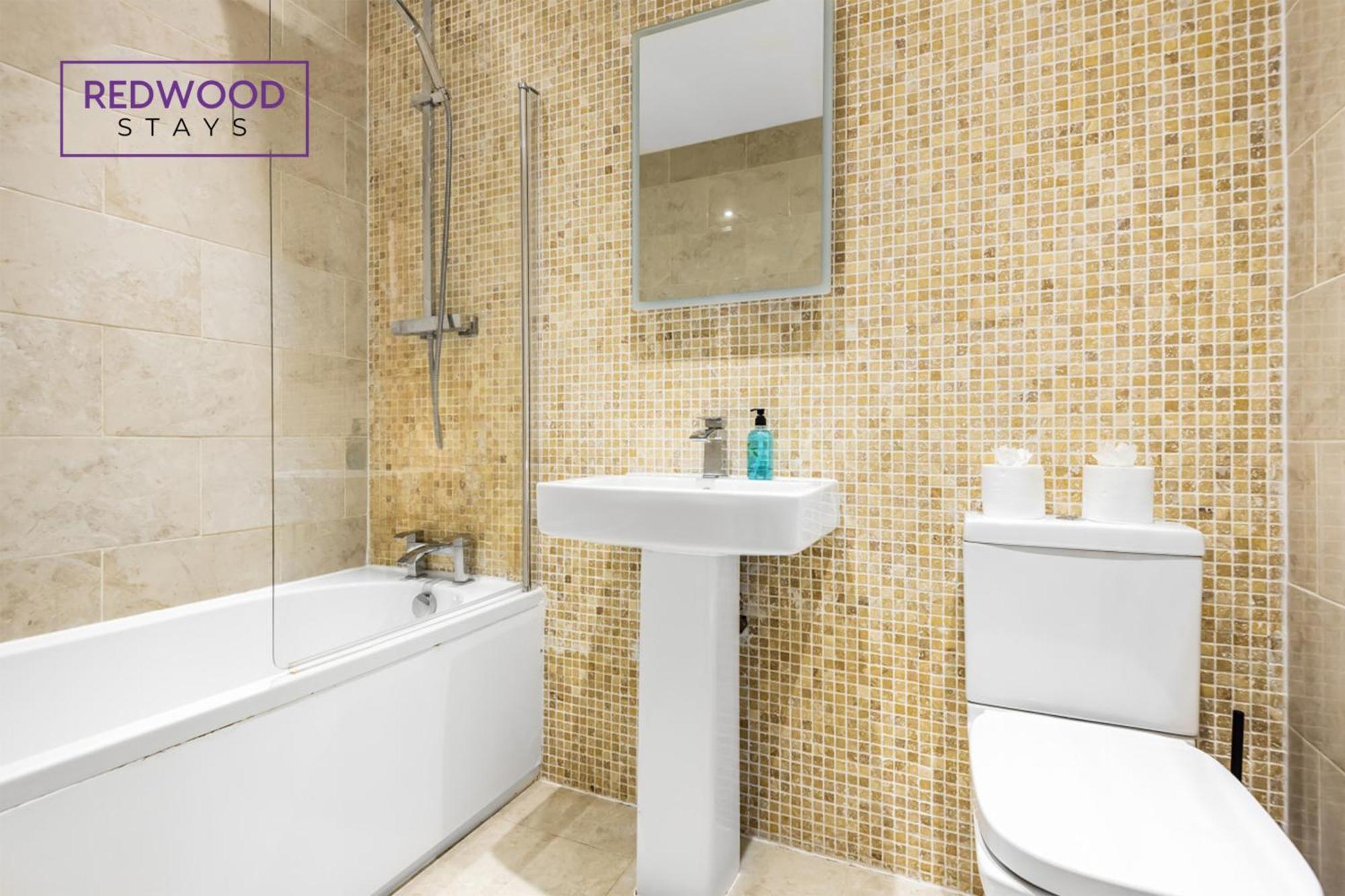 1 Bed 1 Bath Town Center Apartments For Corporates & Contractors, Wifi, Netflix And Parking On Selected Units By Redwood Stays Алдършот Екстериор снимка