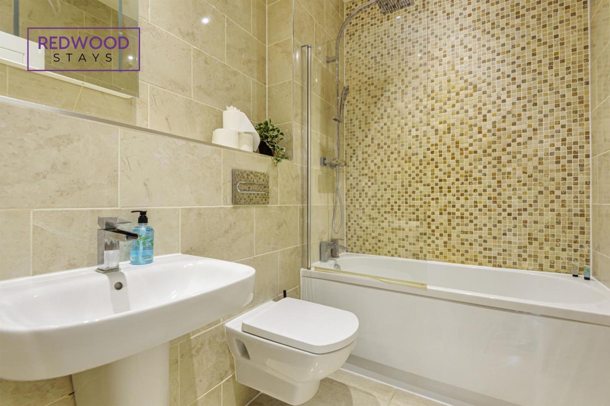 1 Bed 1 Bath Town Center Apartments For Corporates & Contractors, Wifi, Netflix And Parking On Selected Units By Redwood Stays Алдършот Екстериор снимка