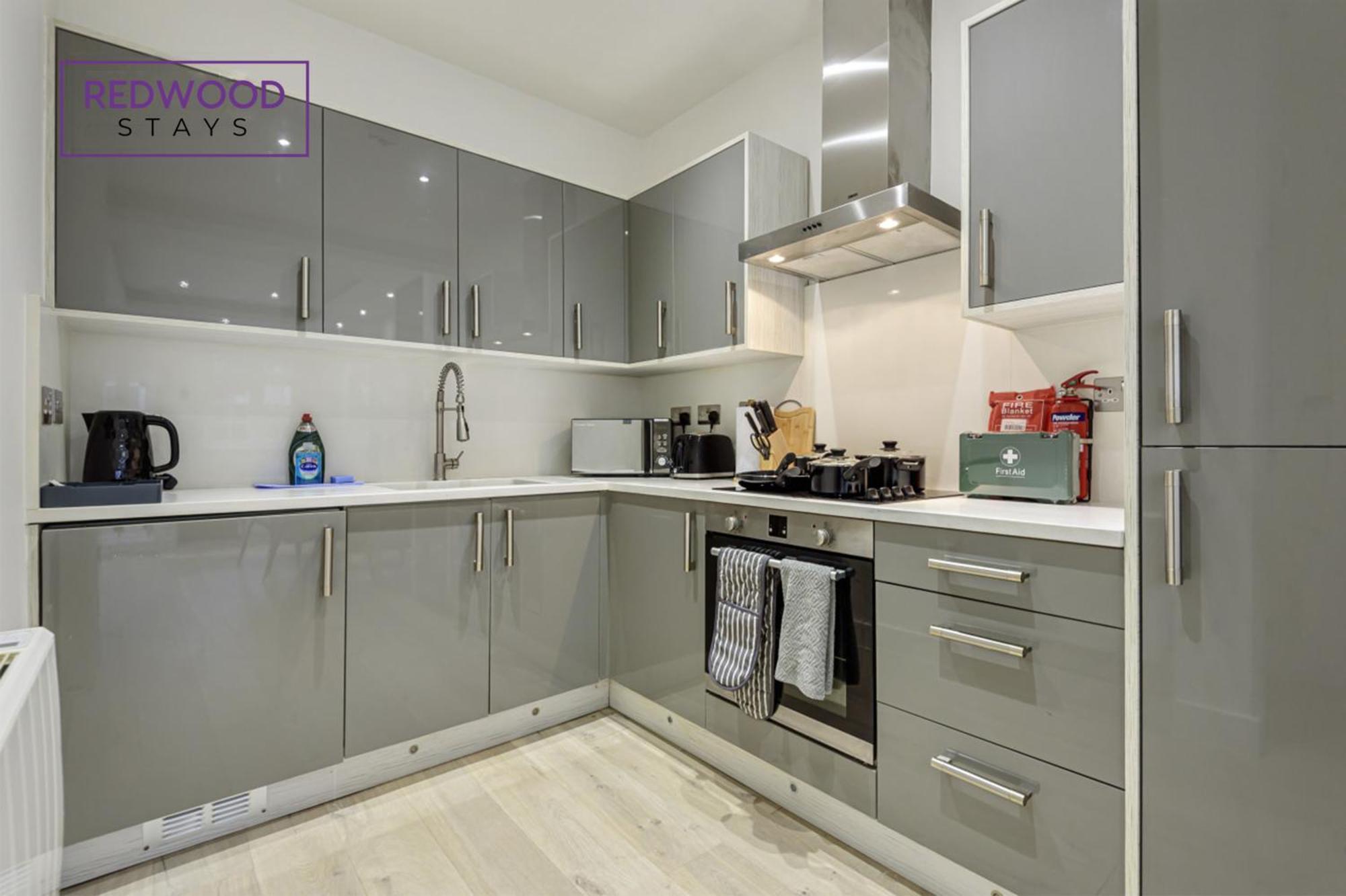 1 Bed 1 Bath Town Center Apartments For Corporates & Contractors, Wifi, Netflix And Parking On Selected Units By Redwood Stays Алдършот Екстериор снимка