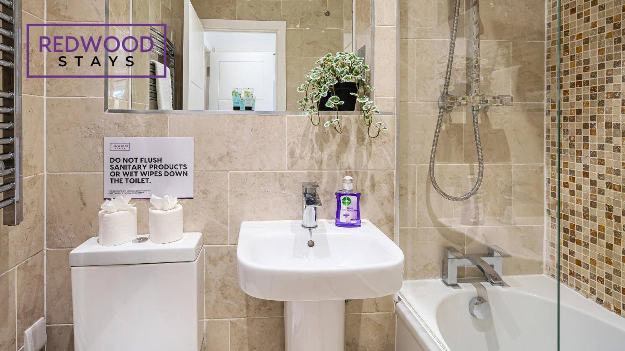 1 Bed 1 Bath Town Center Apartments For Corporates & Contractors, Wifi, Netflix And Parking On Selected Units By Redwood Stays Алдършот Екстериор снимка