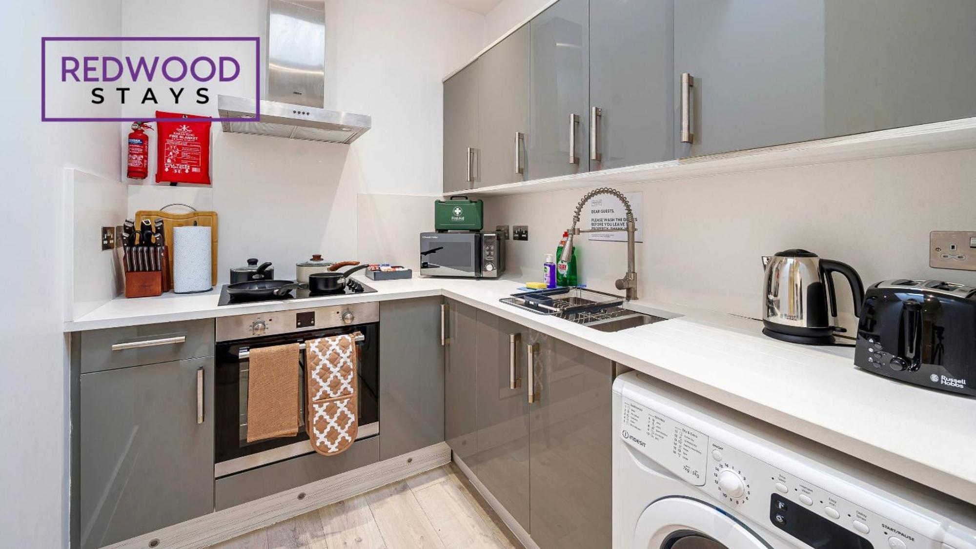 1 Bed 1 Bath Town Center Apartments For Corporates & Contractors, Wifi, Netflix And Parking On Selected Units By Redwood Stays Алдършот Екстериор снимка
