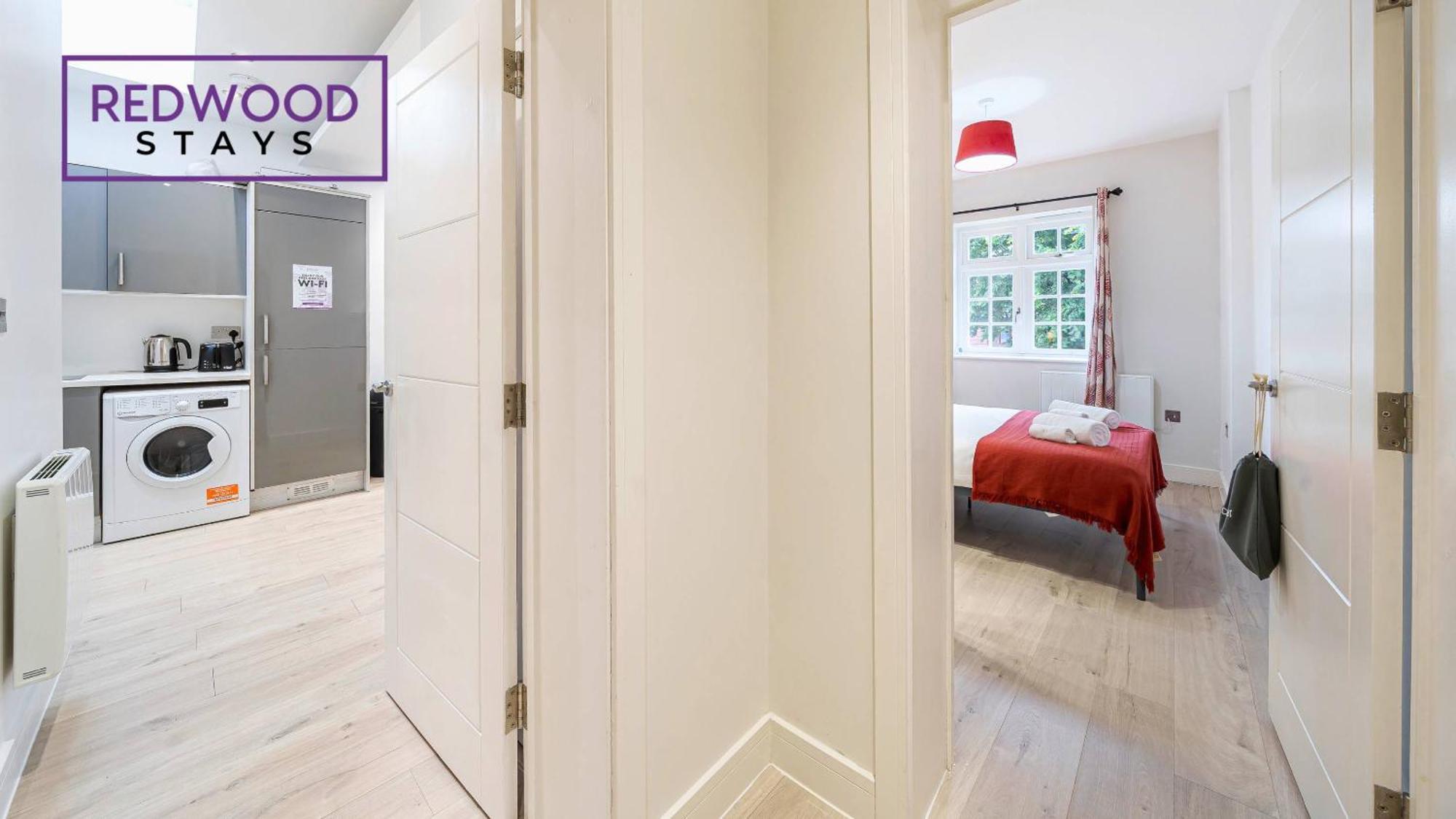 1 Bed 1 Bath Town Center Apartments For Corporates & Contractors, Wifi, Netflix And Parking On Selected Units By Redwood Stays Алдършот Екстериор снимка