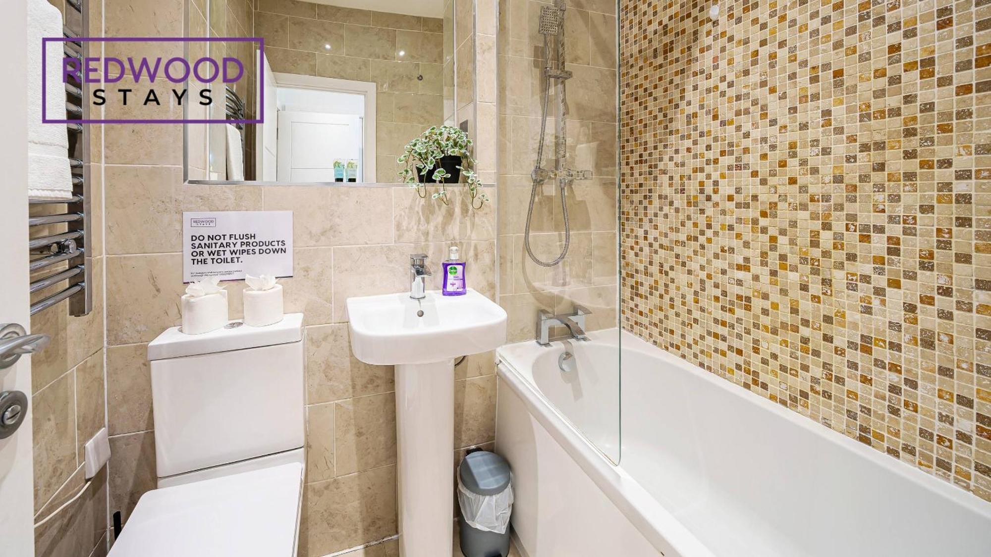 1 Bed 1 Bath Town Center Apartments For Corporates & Contractors, Wifi, Netflix And Parking On Selected Units By Redwood Stays Алдършот Екстериор снимка